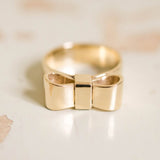 Strik Ring / Bow Ring 14 krt Gold