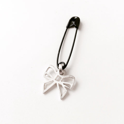 Small Bow pin in silver